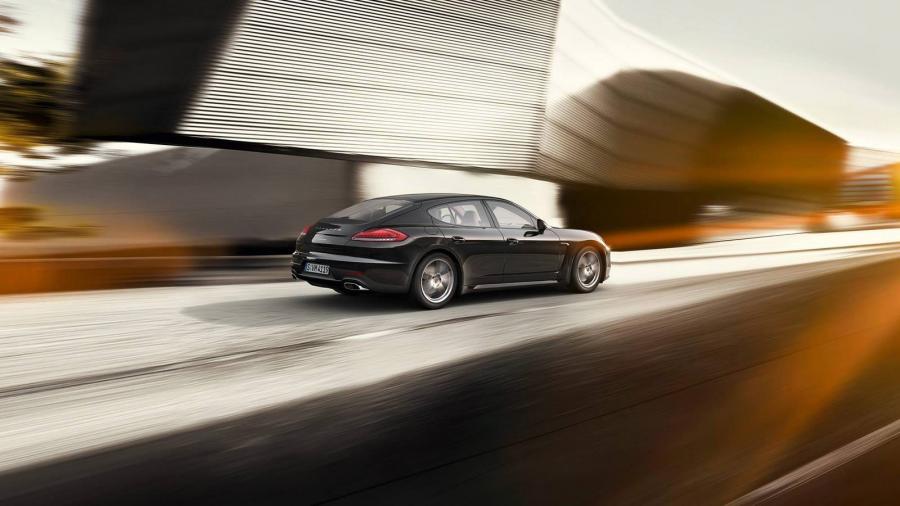  Porsche Panamera Edition 2015 года  (фото 6 из 8)